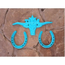 Rustic Cast Iron Western TURQUOISE TEXAS LONGHORN BULL and 2 Large HORSESHOES   401030193478